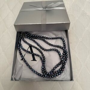 Elegant Black Pearl Necklace